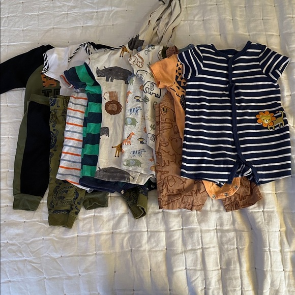 Carter's Other - 11 piece 12mo. Cute Baby Boy Animal themed Clothes (040)